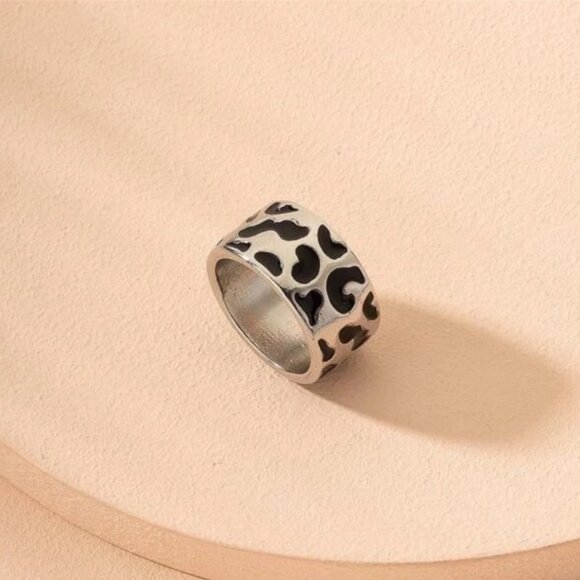 Women’s silver tone leopard print ring ✨ - Picture 4 of 4